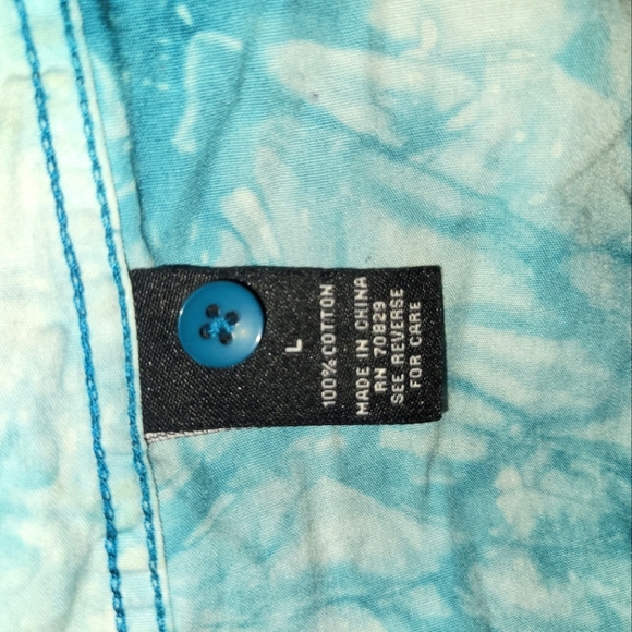 Button up Shirt w/ Water Design - Picture 4 of 5